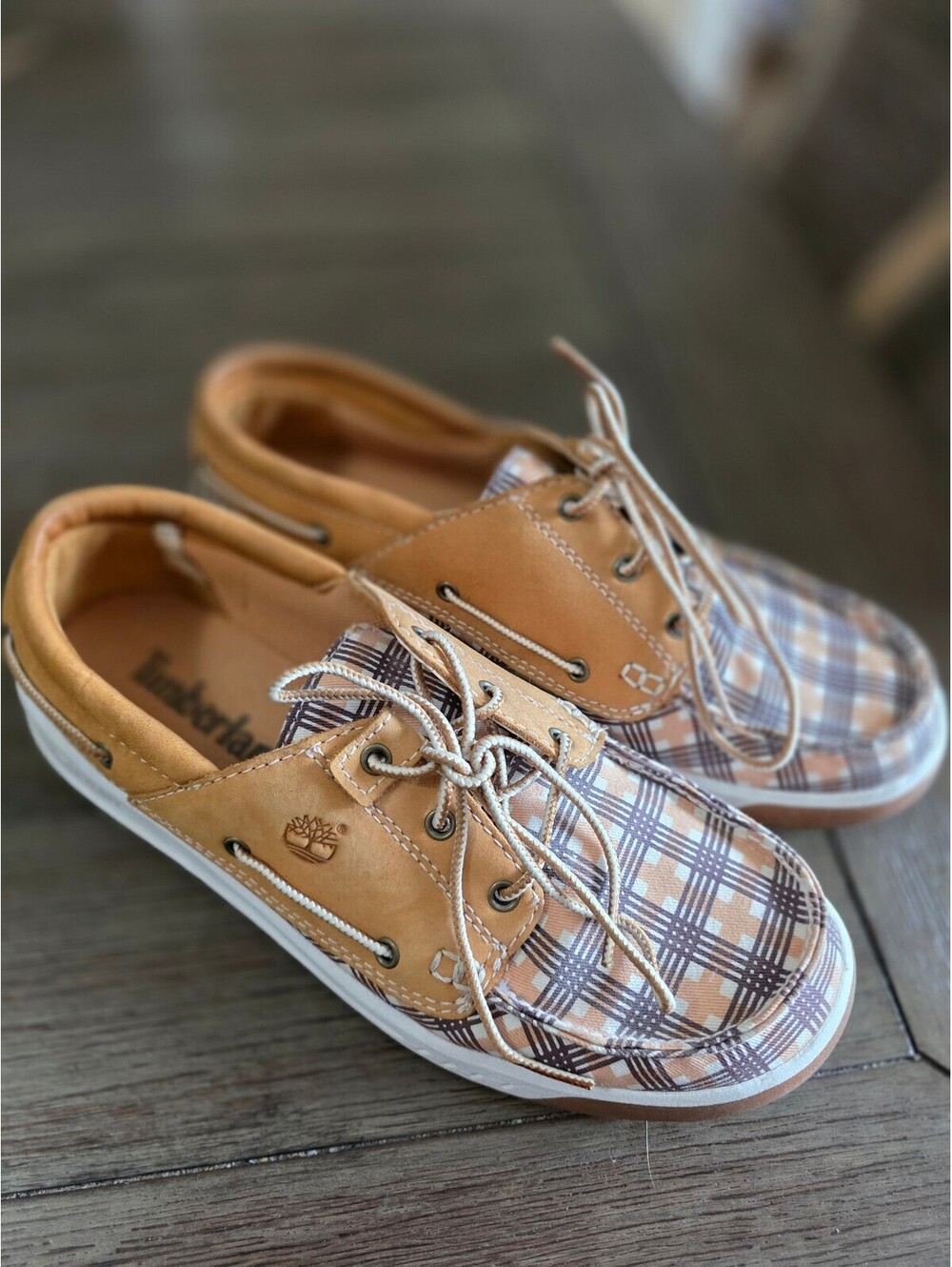 Timberland Women's 8.5M Plaid and Tan Leather Deck Shoes, Excellent Condition